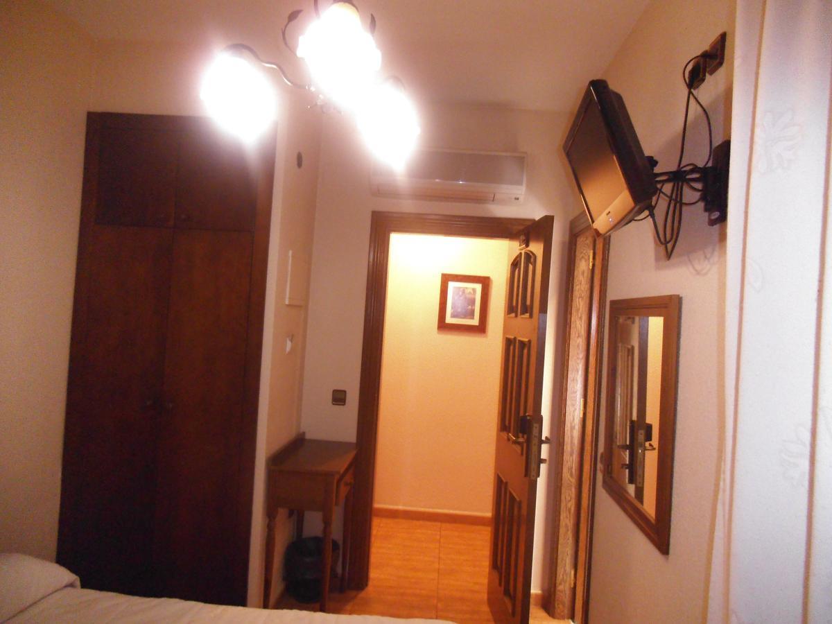 Hostal Los Galgos Yepes Ngoại thất bức ảnh